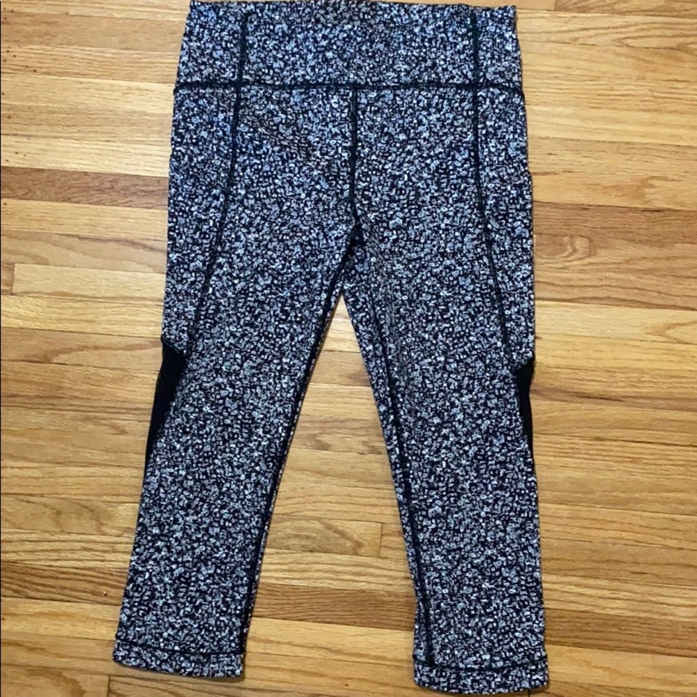 Lululemon patterned crop leggings